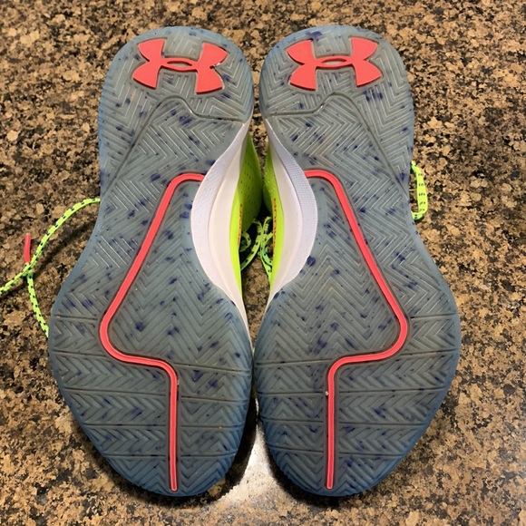 Youth Under Armour shoes, size 4 - Picture 6 of 8